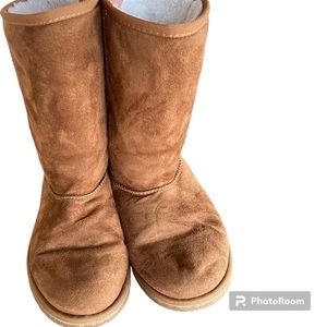 Women winter boots. Size 7.5